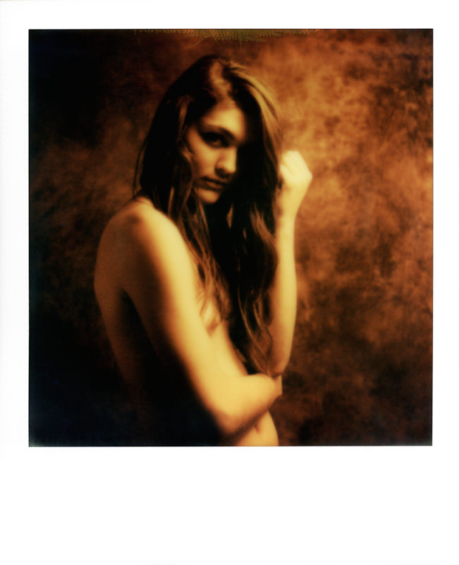 Portrait clair-obscur, Polaroid III, série : Polaroids, photo par Caltar