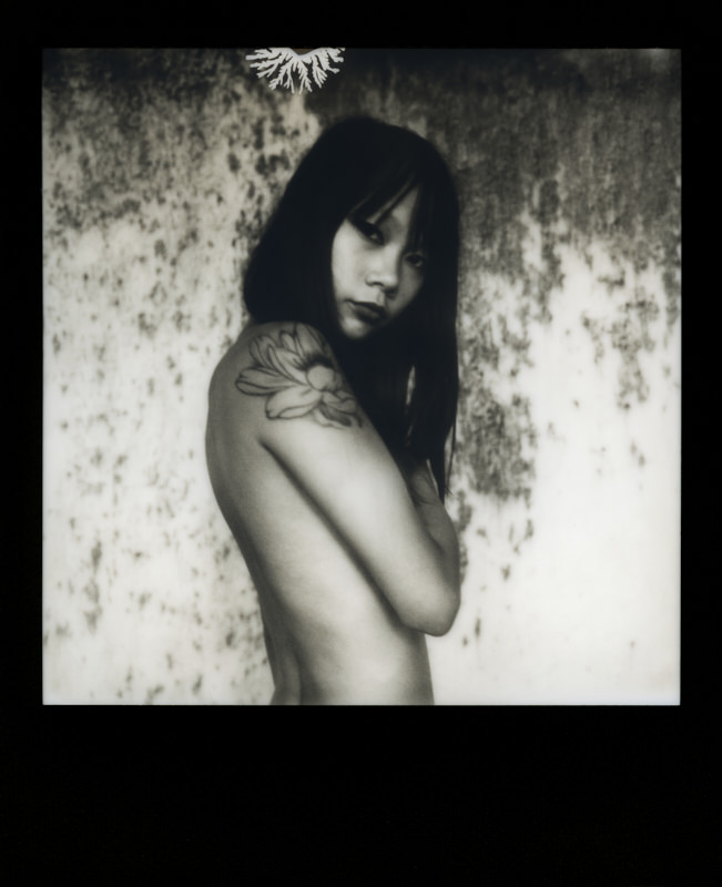 Nu Artistique noir et blanc, Polaroid XIV, série : Polaroids, photo par Caltar